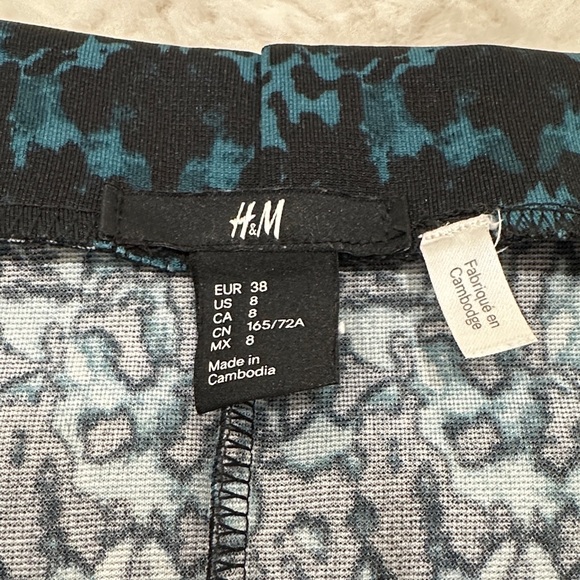 H&M Dark Patterned Pencil Skirt - Picture 3 of 3